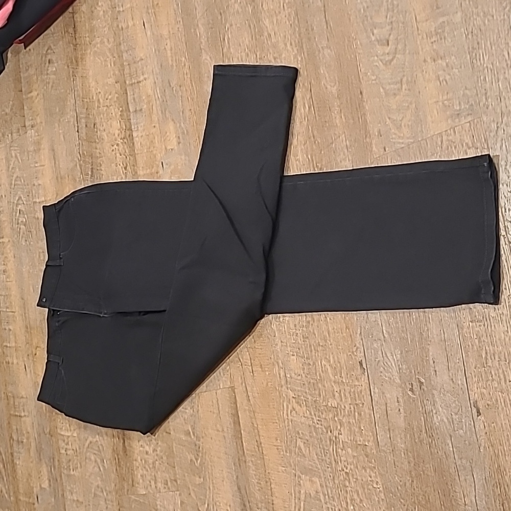 A1. Black Gloria Vanderbilt jeans size 14